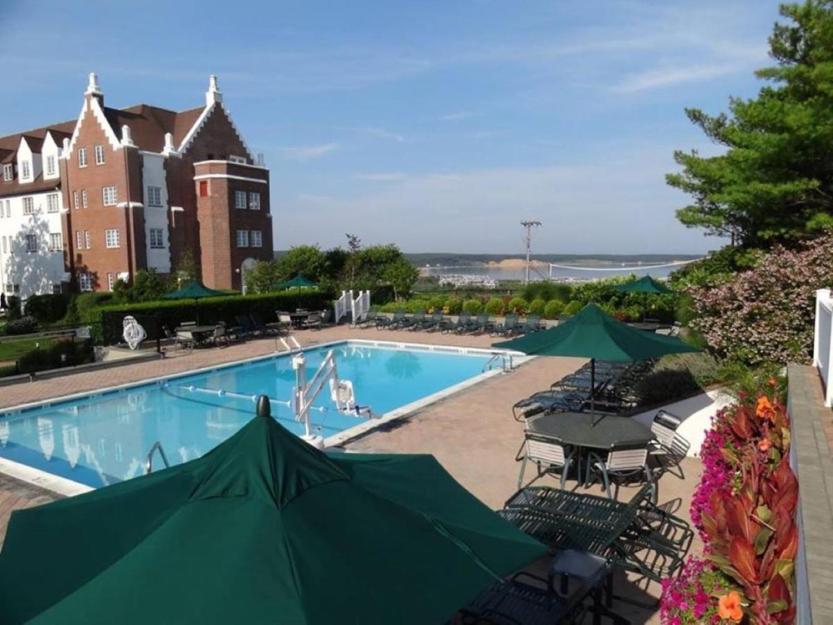 Hotel Montauk Manor Extérieur photo The pool at the Ocean House