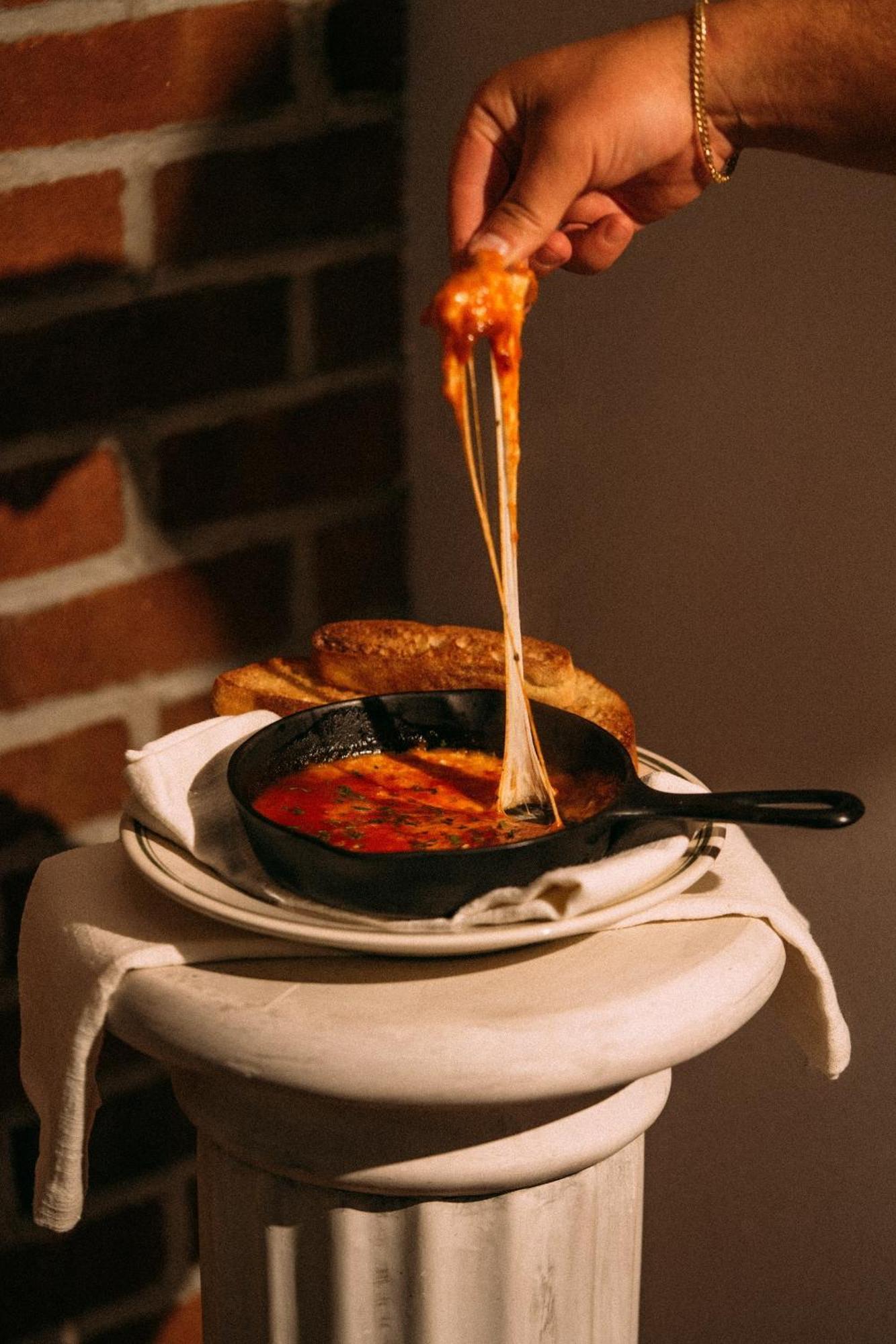 Hotel Montauk Manor Extérieur photo A cast iron skillet with a handle