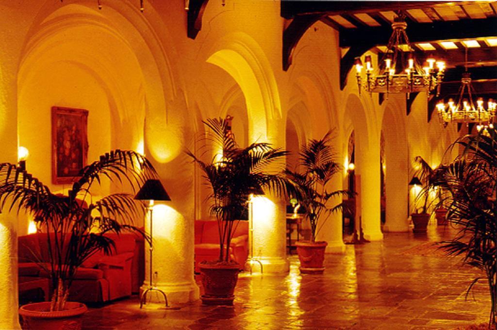 Hotel Montauk Manor Extérieur photo The lobby of the Hotel del Coronado