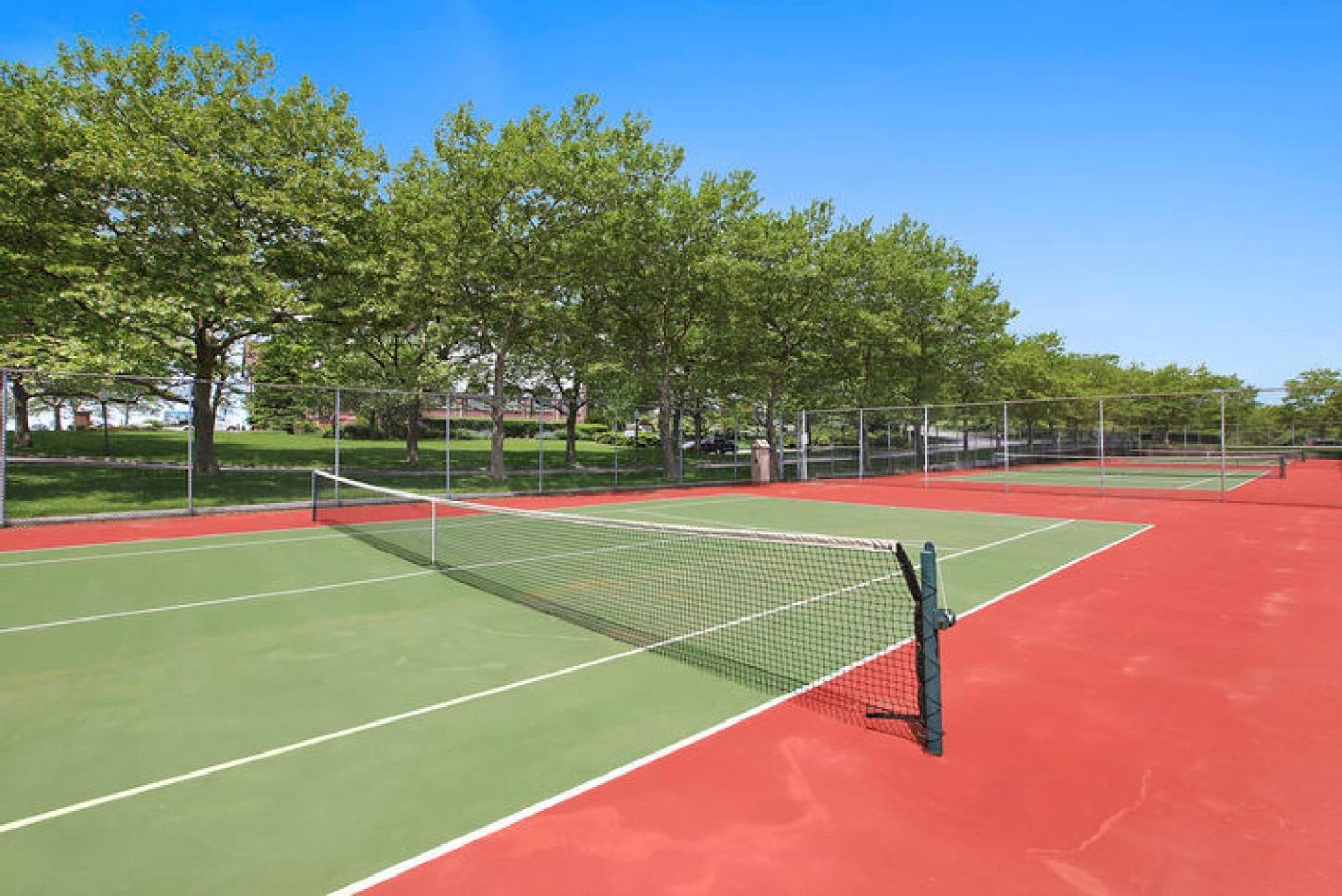 Hotel Montauk Manor Extérieur photo Tennis courts at the club