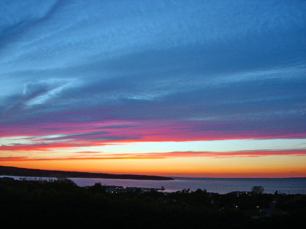 Hotel Montauk Manor Extérieur photo Sunset over the Gulf of Riga