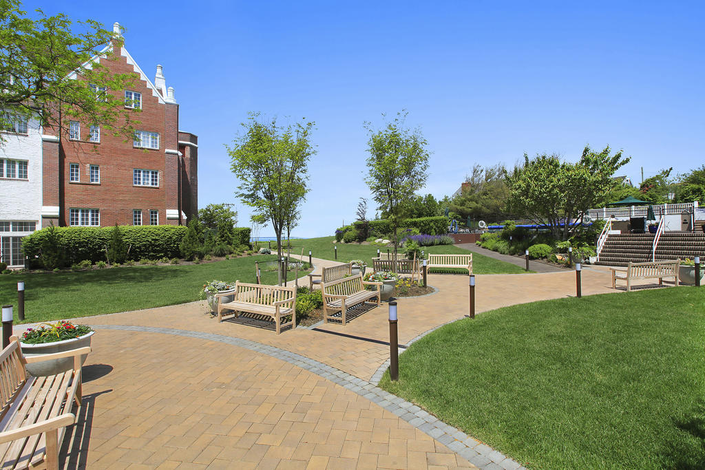 Hotel Montauk Manor Extérieur photo The Village Green