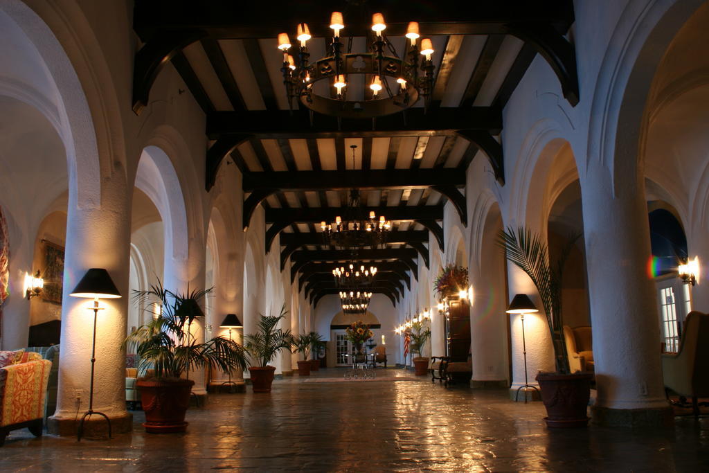 Hotel Montauk Manor Extérieur photo The interior of the Victoria Falls Hotel