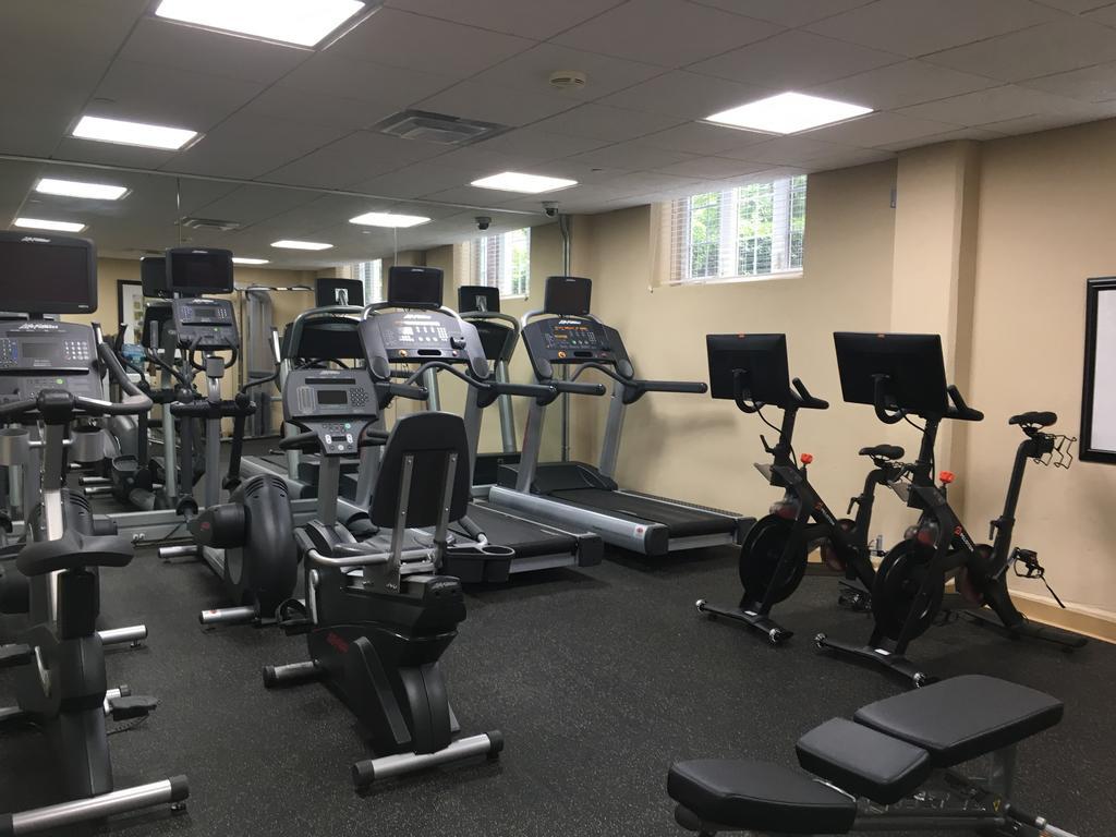 Hotel Montauk Manor Extérieur photo The Fitness Center at the 1000 North Main Street location
